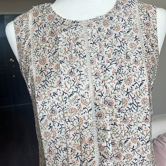 Tory Burch Inga Pleated Floral in excellent condition. Size 2 - Picture 2 of 7